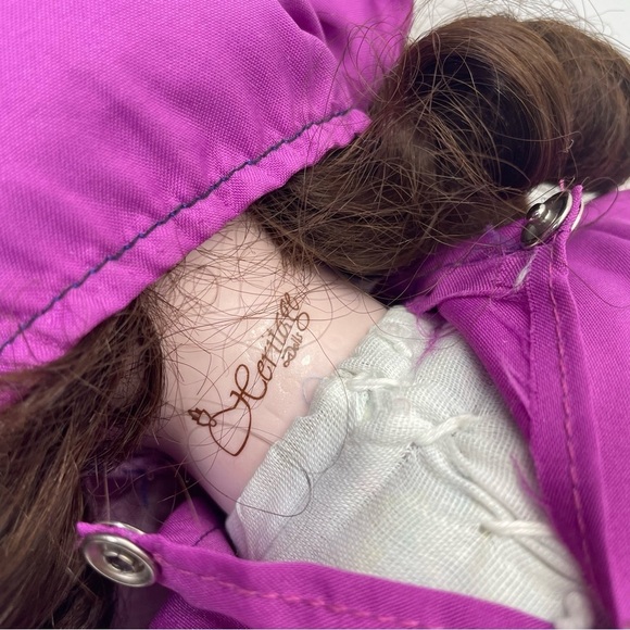 Vintage Musical Porcelain Heritage Doll Brunette Long Hair - Picture 6 of 16